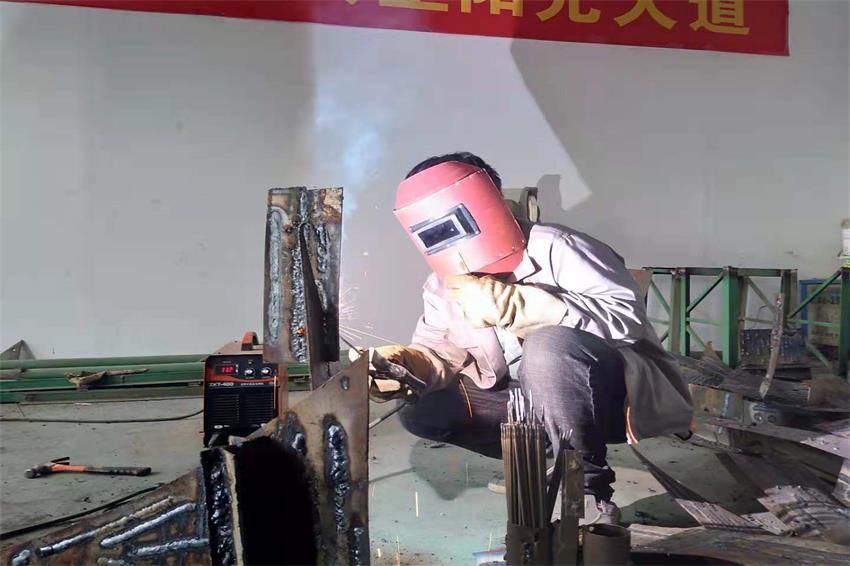 點(diǎn)擊查看詳細(xì)信息<br>標(biāo)題：電焊實(shí)訓(xùn) 閱讀次數(shù)：4645