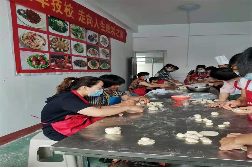 點(diǎn)擊查看詳細(xì)信息<br>標(biāo)題：餐飲面點(diǎn)培訓(xùn)中 閱讀次數(shù)：4752
