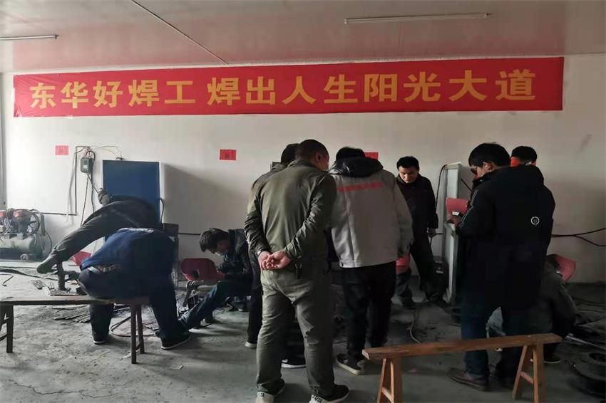 點(diǎn)擊查看詳細(xì)信息<br>標(biāo)題：電焊培訓(xùn)中 閱讀次數(shù)：4864